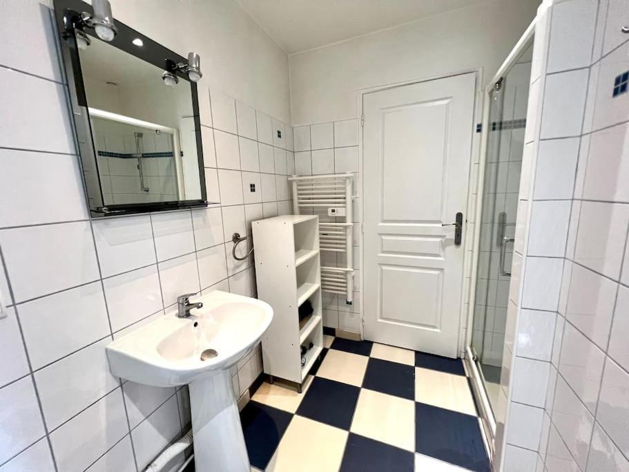 Joli Appartement En Centre Ville Баньер-де-Бигор Экстерьер фото