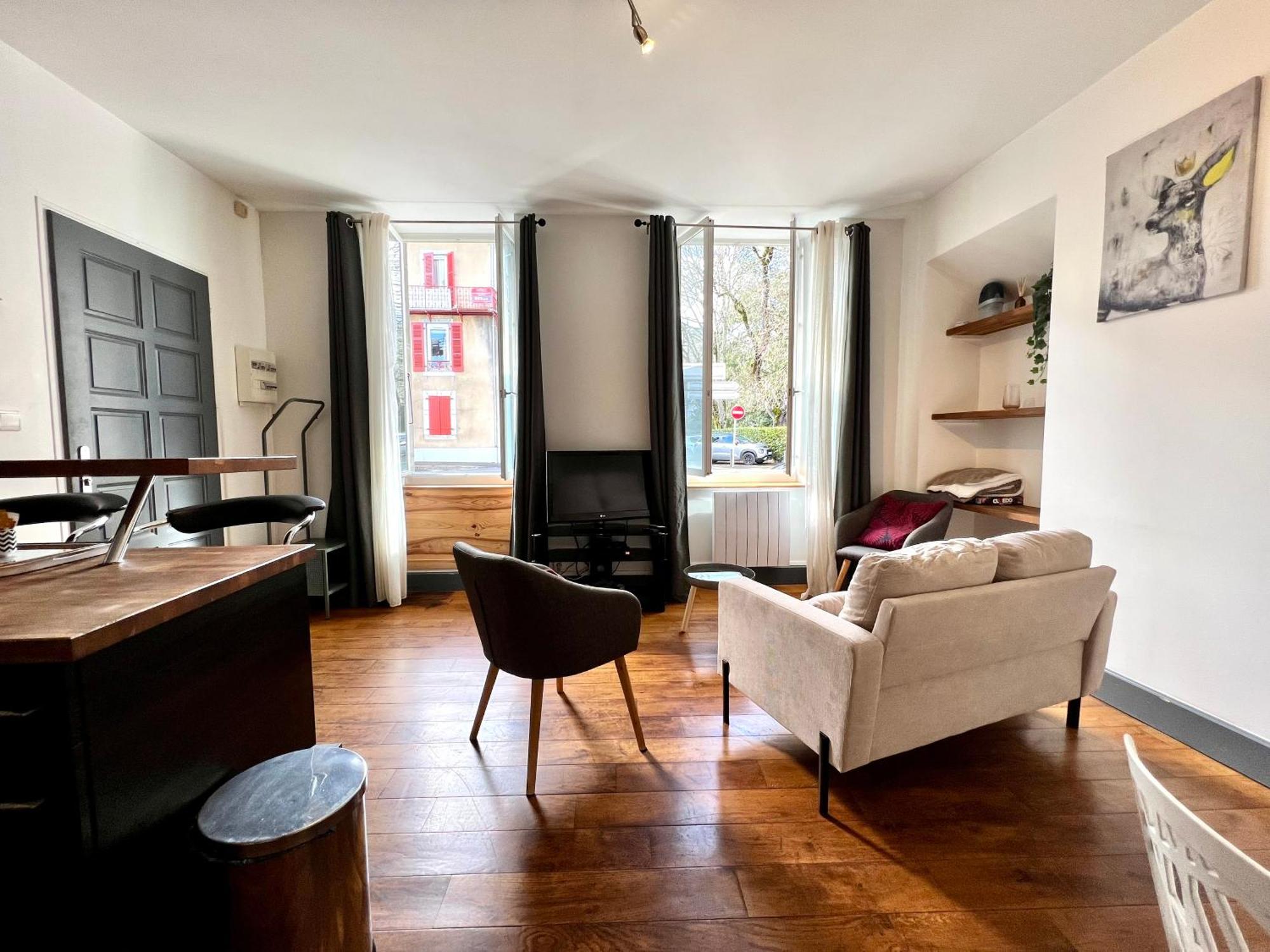 Joli Appartement En Centre Ville Баньер-де-Бигор Экстерьер фото